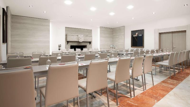 هتل NH Collection Cáceres Palacio De Oquendo