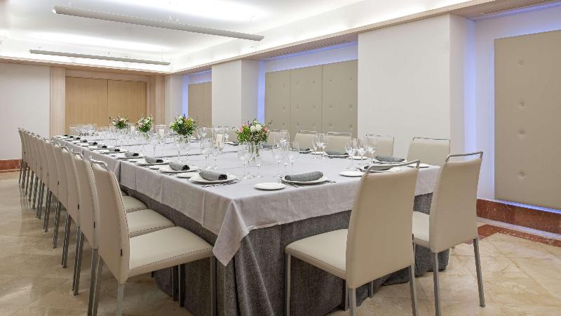 هتل NH Collection Cáceres Palacio De Oquendo