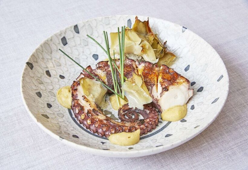 هتل NH Collection Cáceres Palacio De Oquendo