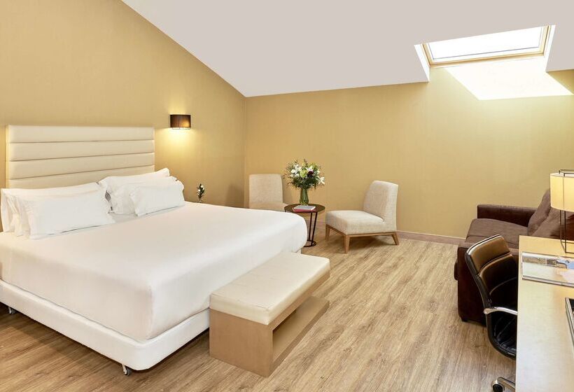 هتل NH Collection Cáceres Palacio De Oquendo