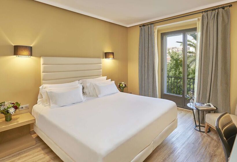 هتل NH Collection Cáceres Palacio De Oquendo