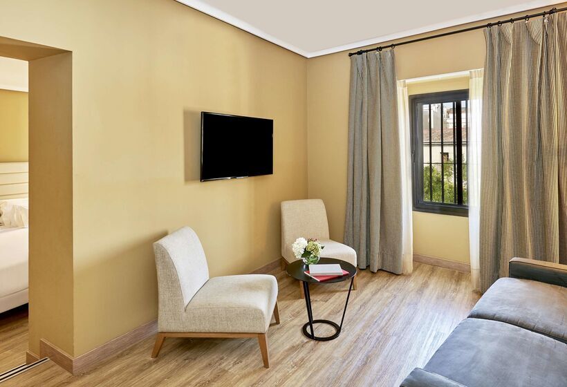 هتل NH Collection Cáceres Palacio De Oquendo