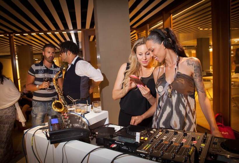 هتل Ocean Drive Talamanca