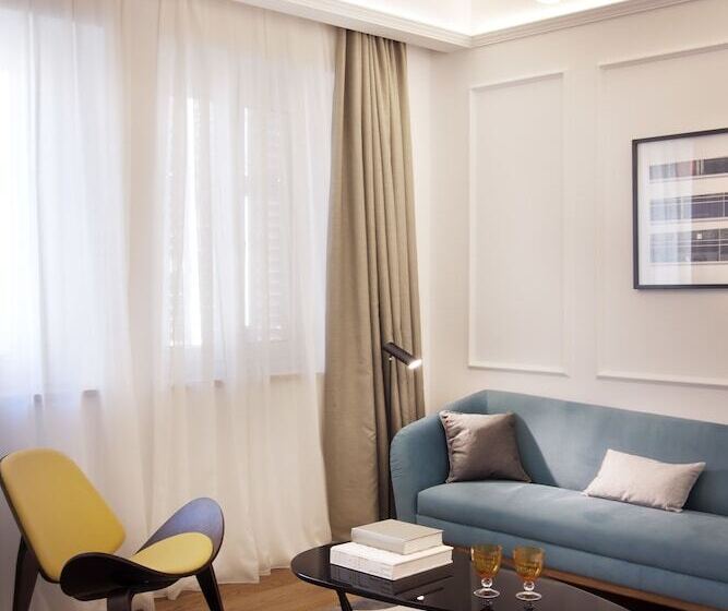 فندق One Shot Palacio Reina Victoria 04