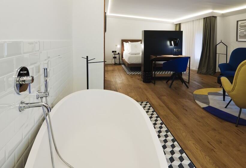 فندق One Shot Palacio Reina Victoria 04