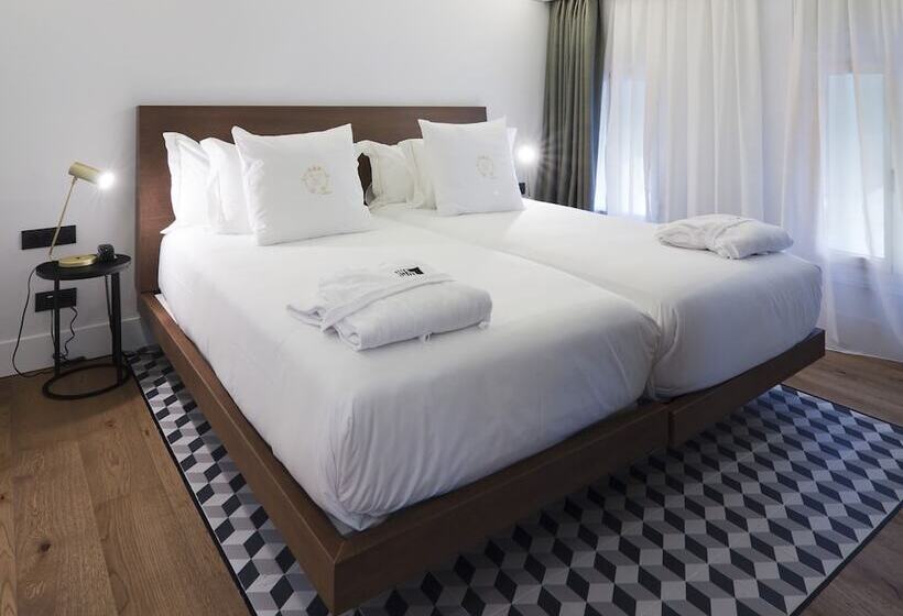 فندق One Shot Palacio Reina Victoria 04