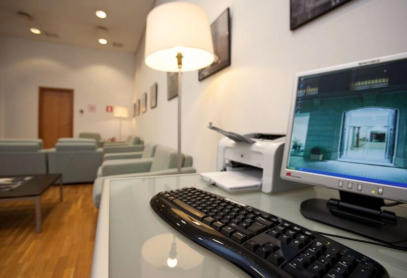 Отель Onix Rambla