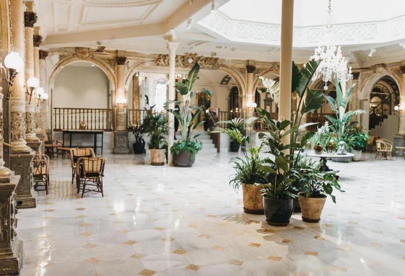 Отель Oriente Atiram