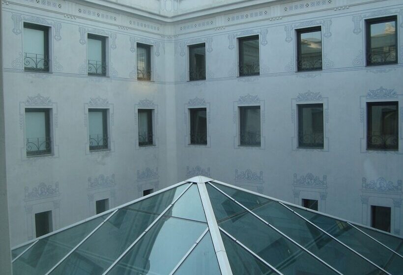 Отель Oriente Atiram