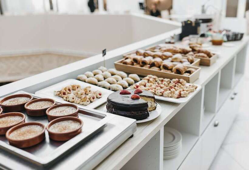 Отель Oriente Atiram