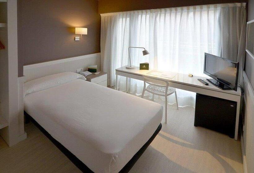 Отель Paral·lel