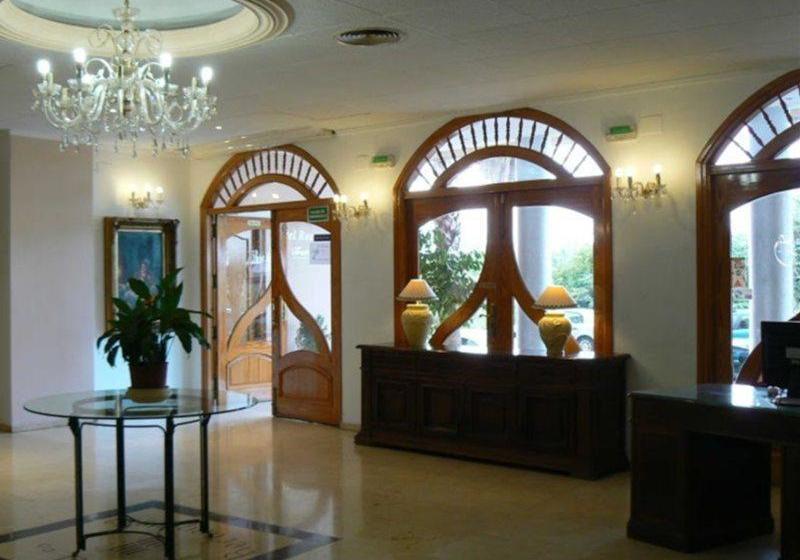 Отель Reconquista