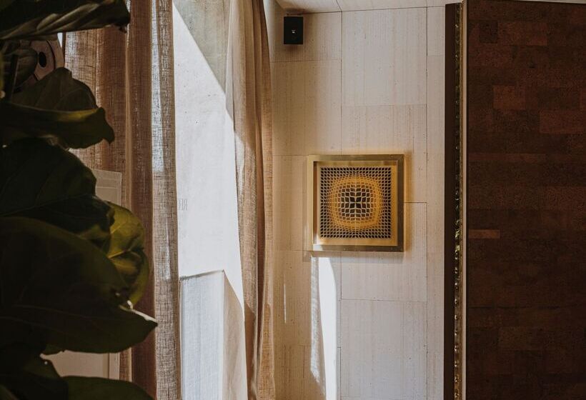 Отель Regina Barcelona