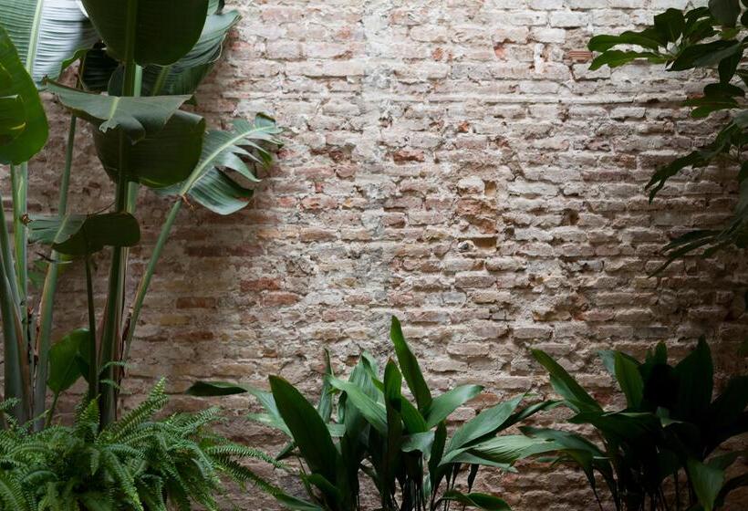 Отель Regina Barcelona