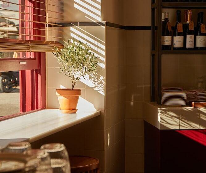 Отель Regina Barcelona