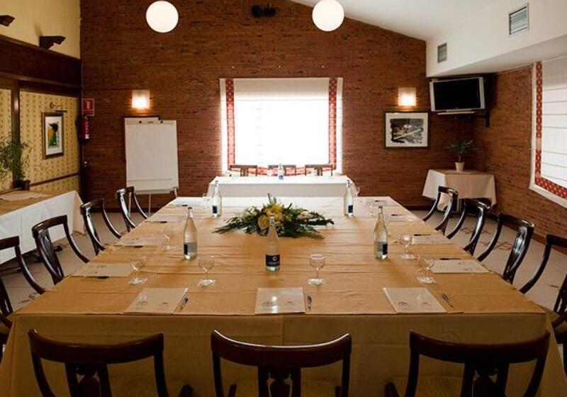 Отель Rey Arturo Burgos