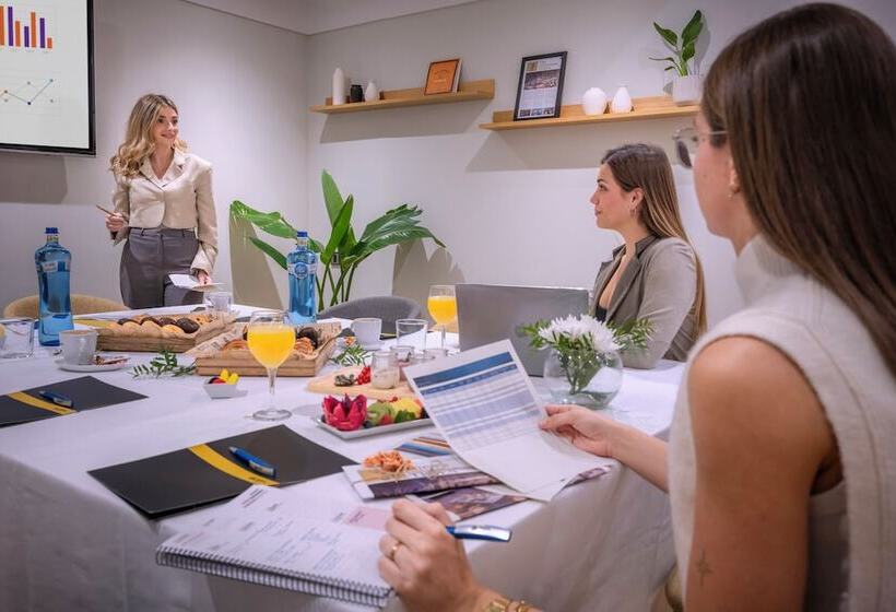 Отель Serhs Rivoli Rambla