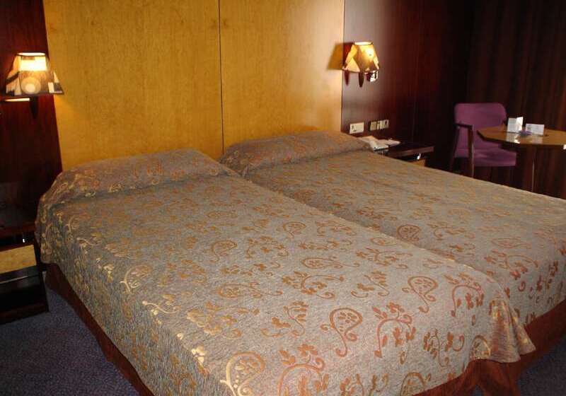 Отель Silken Ramblas