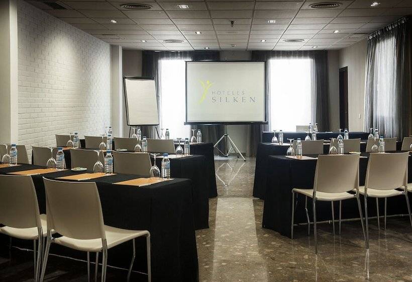 Отель Silken Ramblas