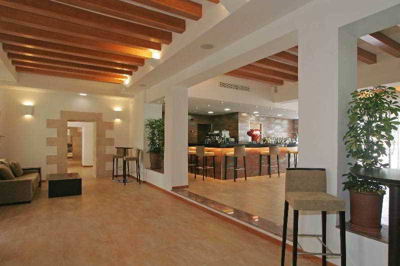 Отель Sirenis Club Siesta