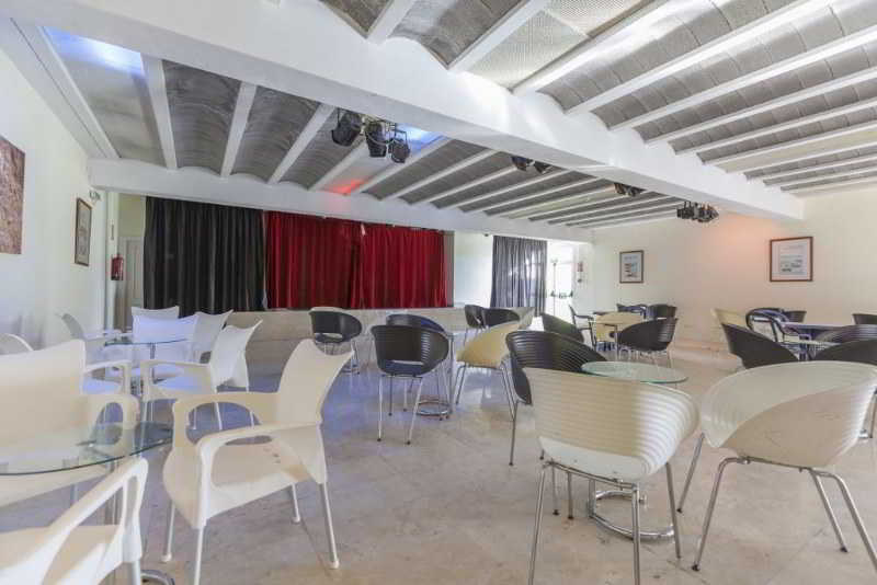 Отель Sirenis Club Siesta