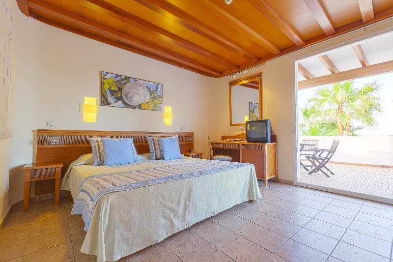 Отель Sirenis Club Siesta