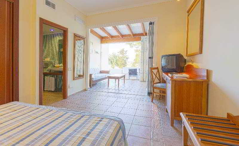 Отель Sirenis Club Siesta