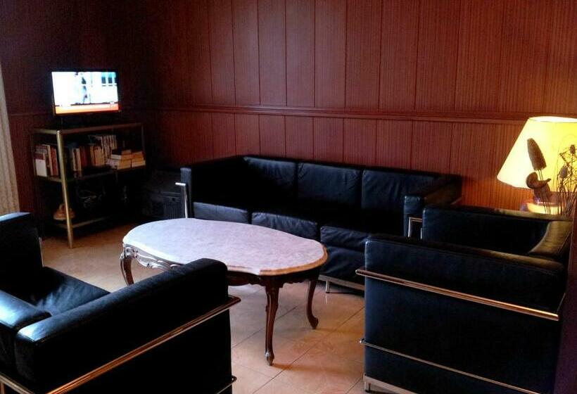 Отель Toledano Ramblas