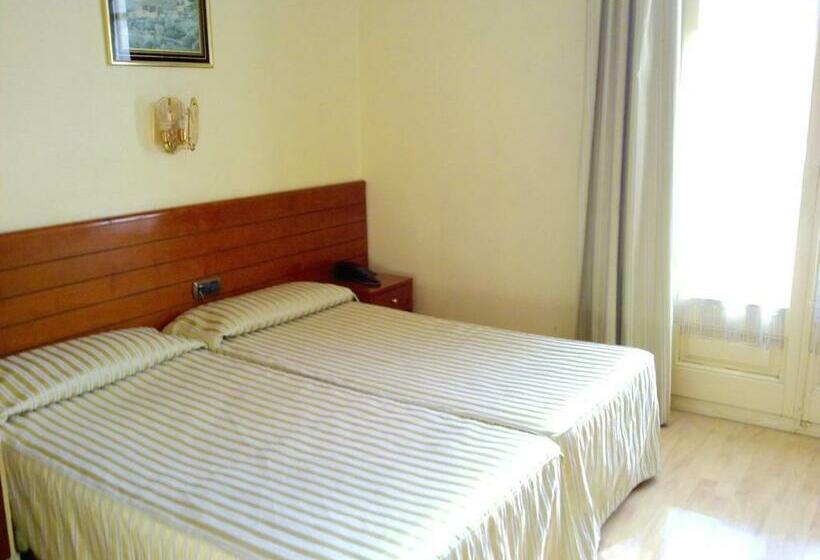 Отель Toledano Ramblas