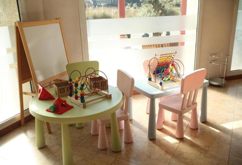 Отель Travelodge Barcelona del Vallès