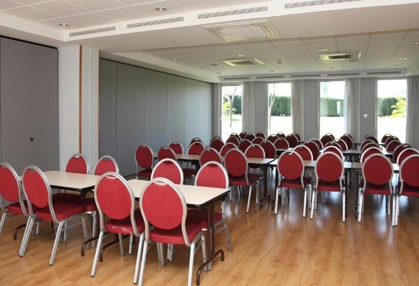 Отель Travelodge Barcelona del Vallès