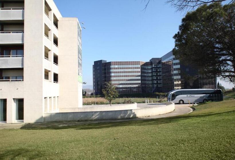 Отель Travelodge Barcelona del Vallès