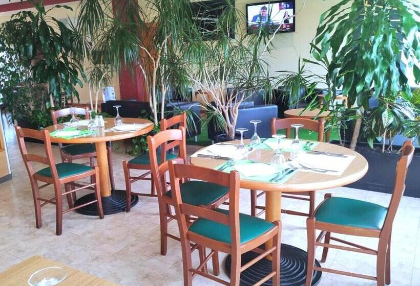 Отель Travelodge Barcelona del Vallès