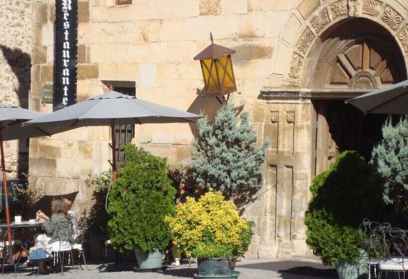 هتل Tres Coronas De Silos