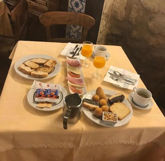 هتل Tres Coronas De Silos