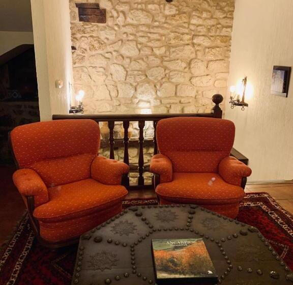 هتل Tres Coronas De Silos