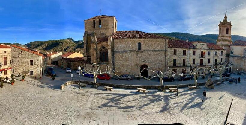 هتل Tres Coronas De Silos