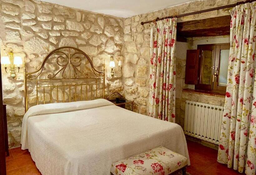 هتل Tres Coronas De Silos