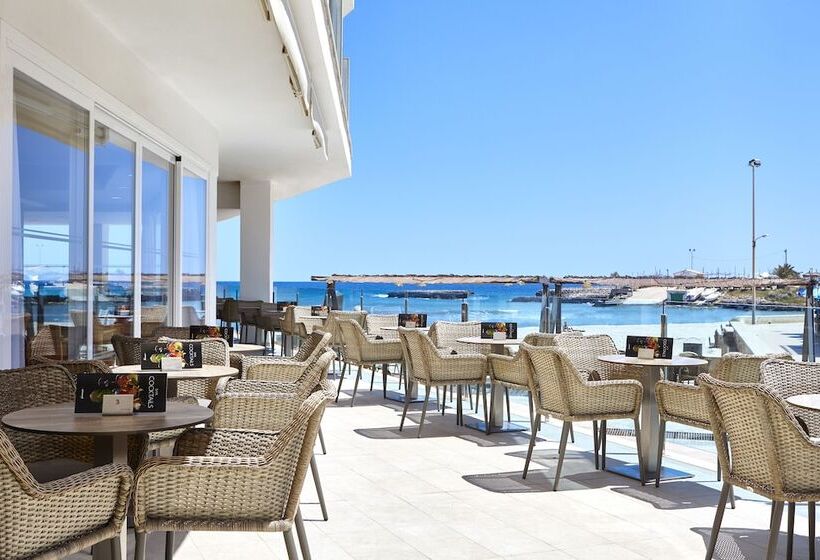 Universal Hotel Perla