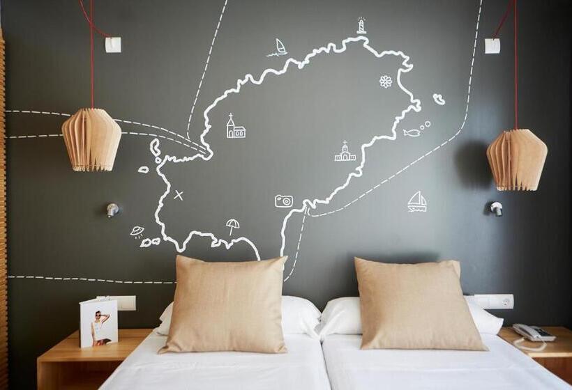 בית מלון כפרי Vibra Cala Tarida 3* Sup