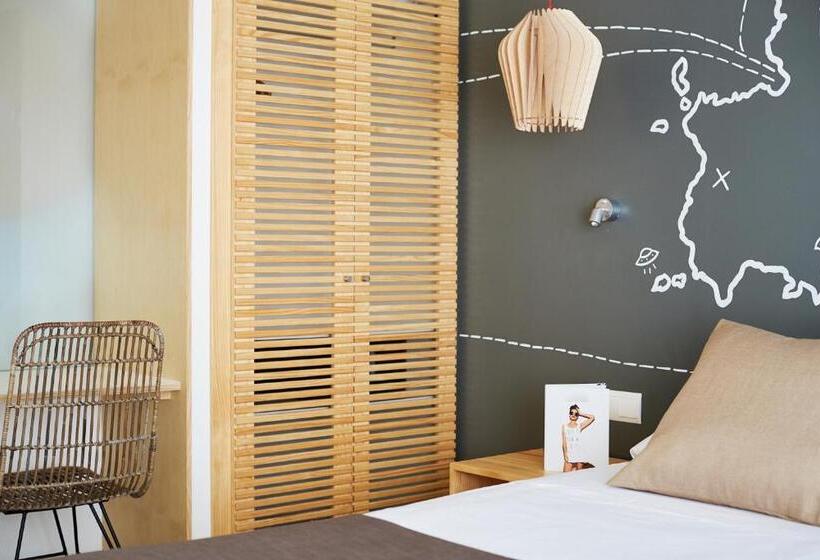 בית מלון כפרי Vibra Cala Tarida 3* Sup