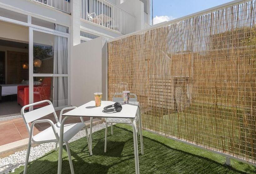 בית מלון כפרי Vibra Cala Tarida 3* Sup