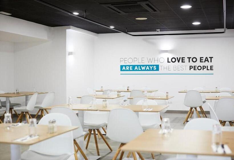 בית מלון כפרי Vibra Cala Tarida 3* Sup