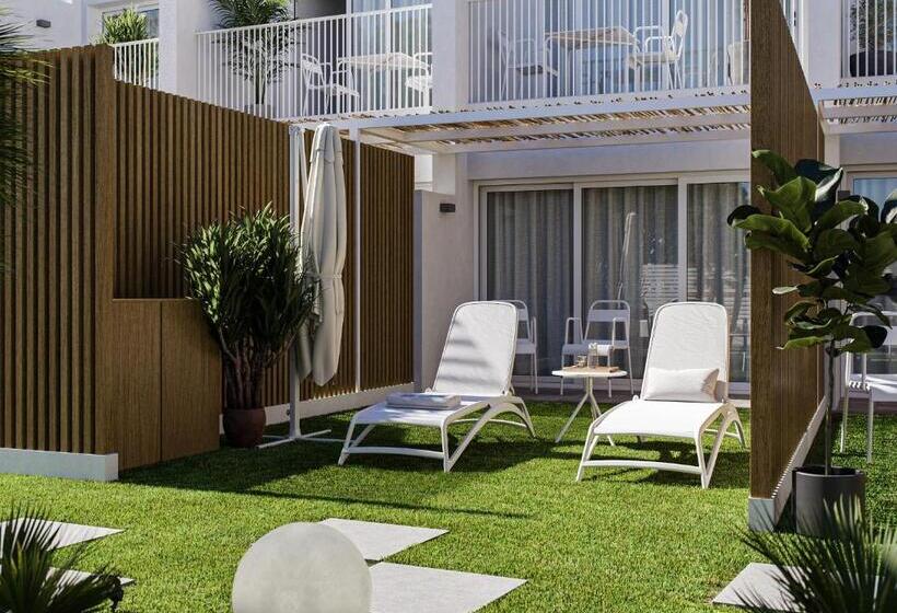 בית מלון כפרי Vibra Cala Tarida 3* Sup