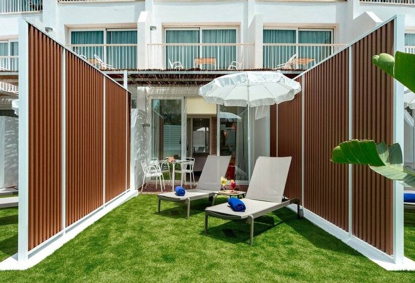 בית מלון כפרי Vibra Cala Tarida 3* Sup