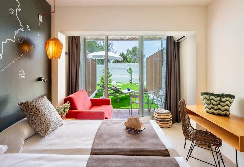 בית מלון כפרי Vibra Cala Tarida 3* Sup