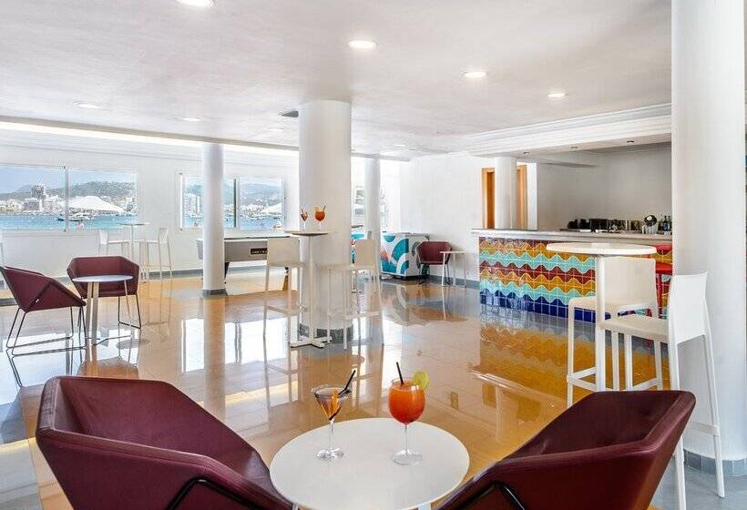 ホテル Vibra S'Estanyol