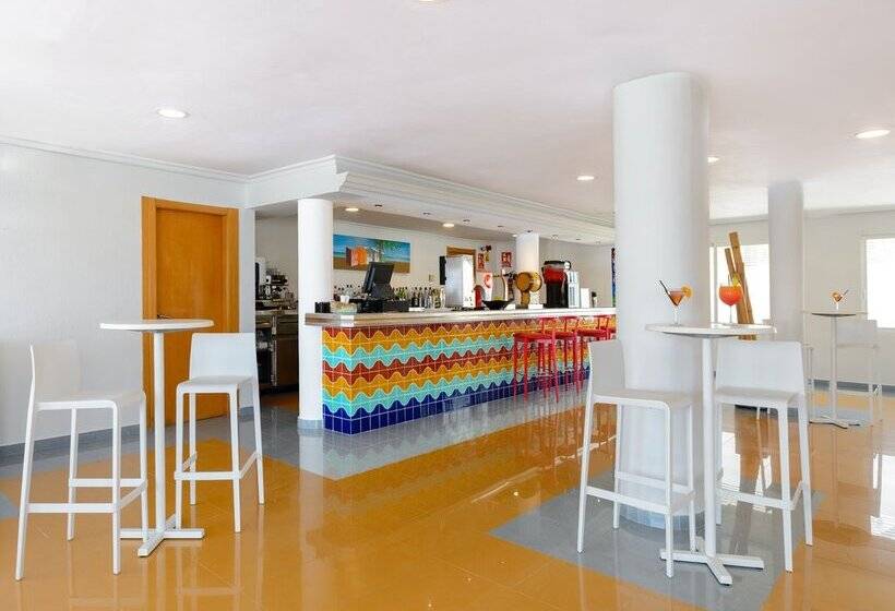 ホテル Vibra S'Estanyol