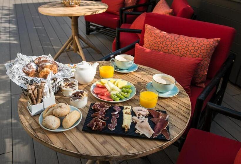 Отель Vincci Mae