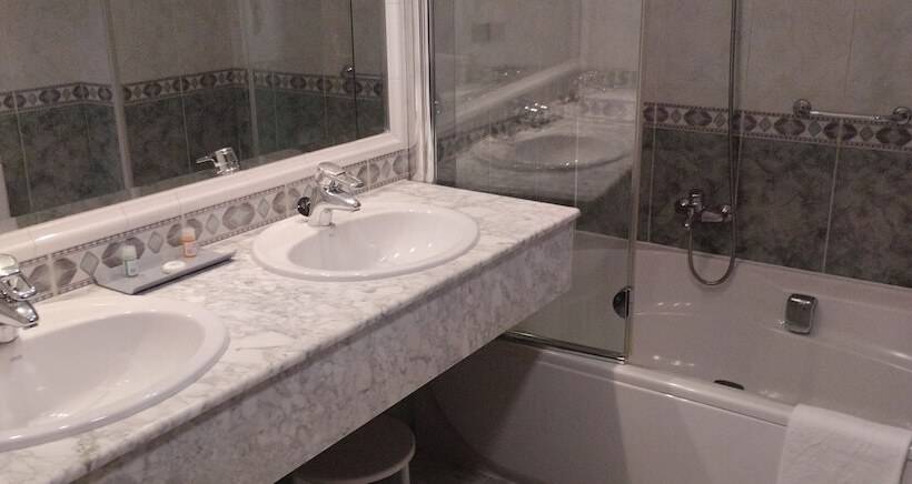 Отель Almirante